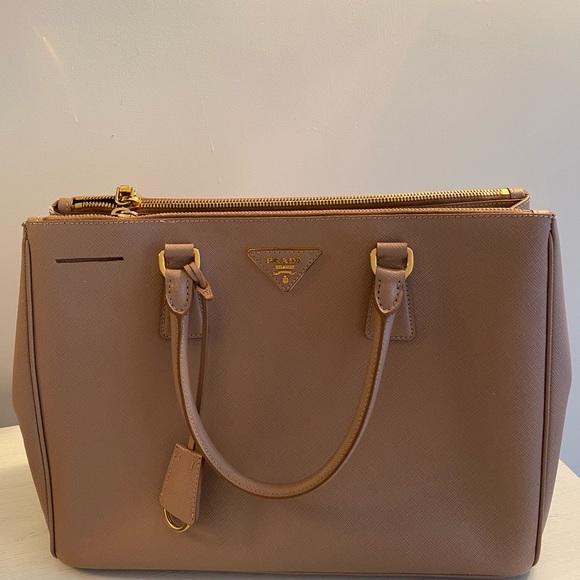 Prada Saffiano Lux Galleria tote in blush - Picture 1 of 16